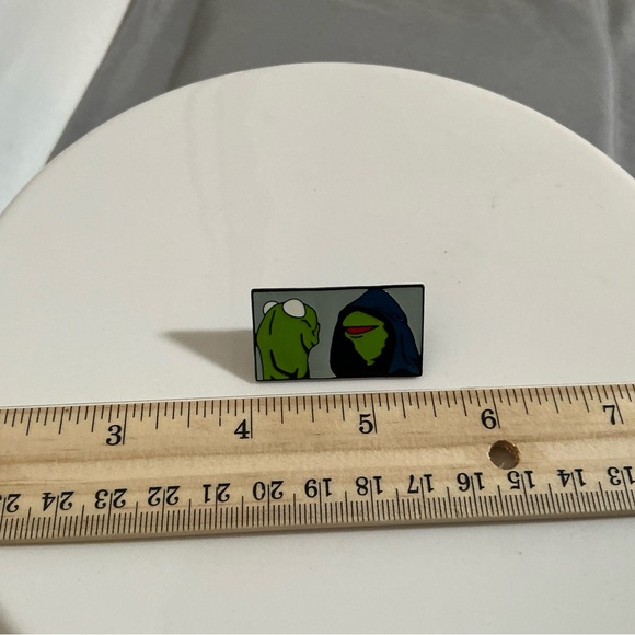 Kermit Meme Enamel Pin - Star Wars - Picture 3 of 4